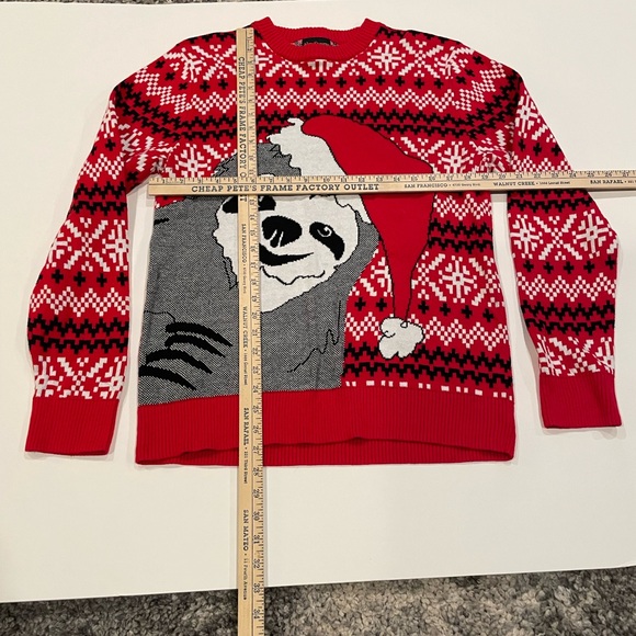 Christmas Sweater Bundle Size Medium - Picture 4 of 10